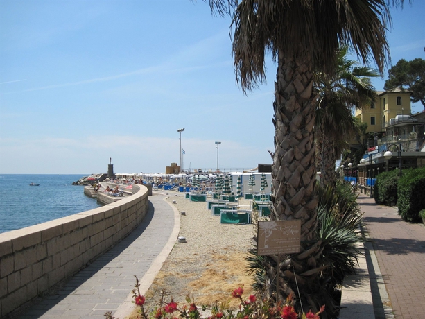 Imagen de los exteriores del Hotel Elena, Recco. Foto 15