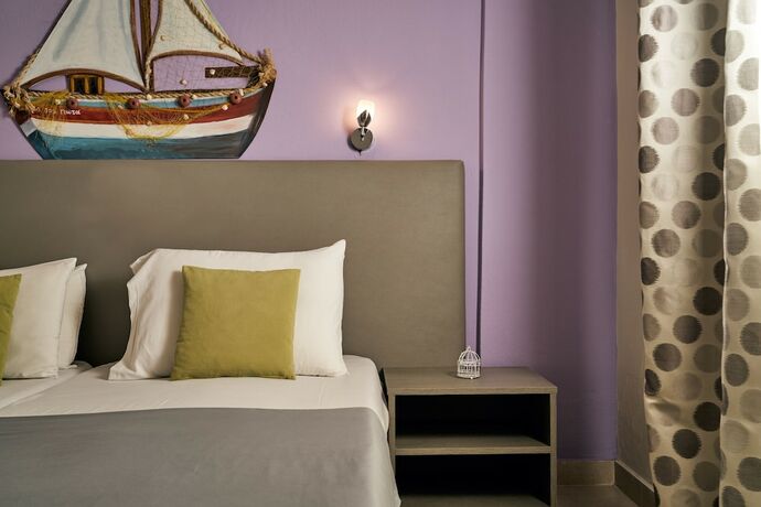 Imagen de la habitación del Hotel Elena Studios. Foto 20