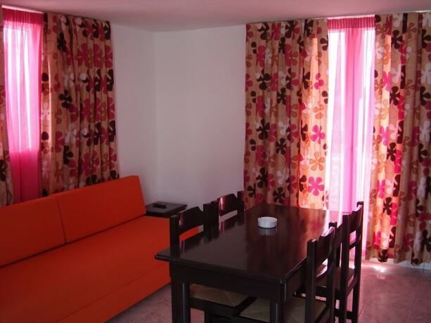 Imagen general del Hotel Elena Studios and Suites. Foto 10