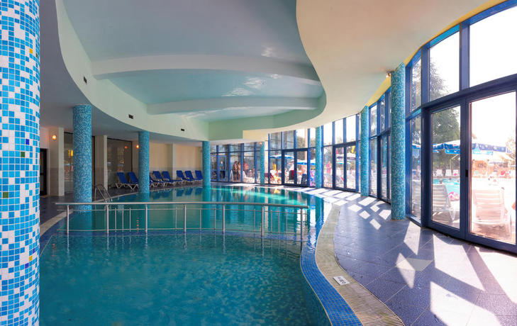 Imagen de la piscina del Hotel Elena, Varna Ciudad. Foto 9