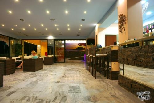 Imagen de la habitación del Hotel Elena Village. Foto 10