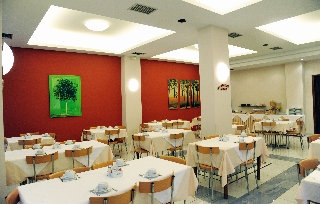 Imagen del bar/restaurante del Hotel Elenas. Foto 6