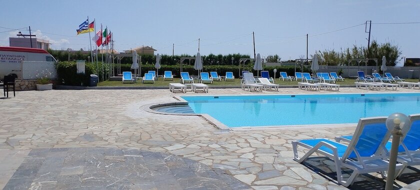 Imagen general del Hotel Eleni Apartments Sant George Beach. Foto 9