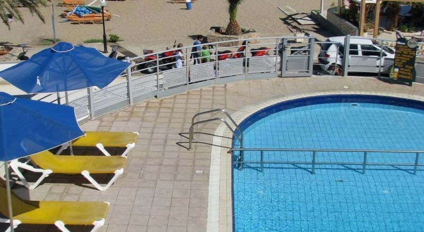 Imagen de la piscina del Hotel Eleni Beach. Foto 18