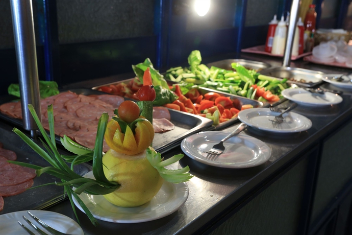 Imagen del bar/restaurante del Hotel Eleni Holiday Village. Foto 4