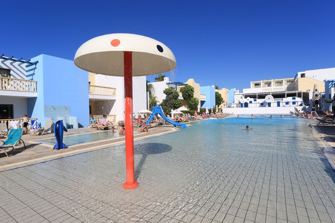Imagen de la piscina del Hotel Eleni Holiday Village. Foto 14