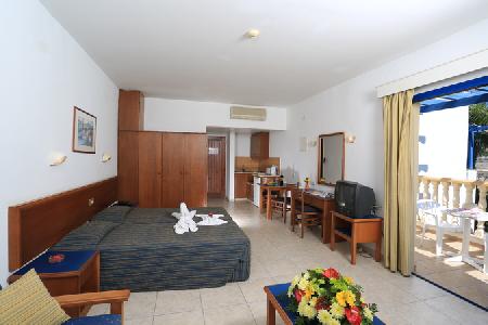 Imagen de la habitación del Hotel Eleni Tourist Village. Foto 3