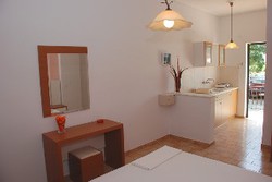 Imagen general del Hotel Eleni's Garden Studios. Foto 6