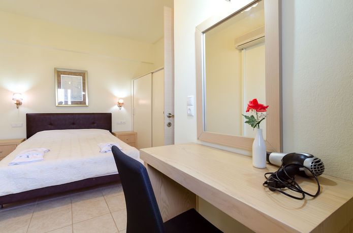 Imagen de la habitación del Hotel Eleonora Anissaras. Foto 7