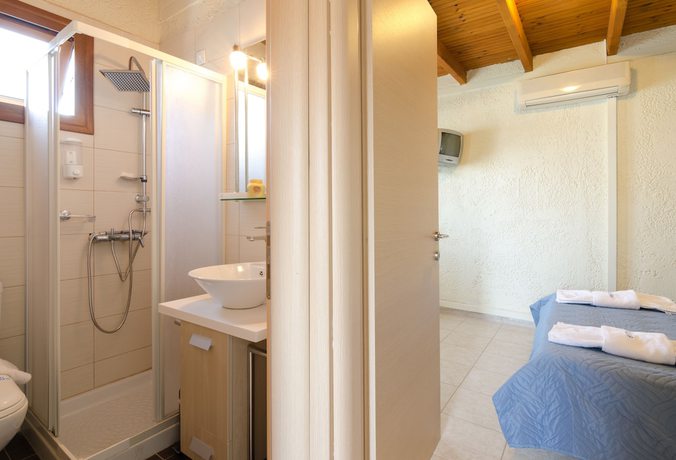 Imagen de la habitación del Hotel Eleonora Anissaras. Foto 17