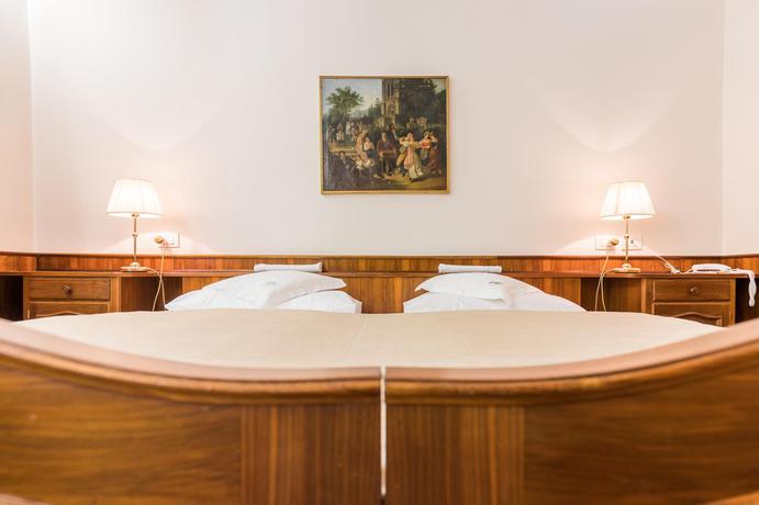 Imagen general del Hotel Elephant, Milland - Millan. Foto 19
