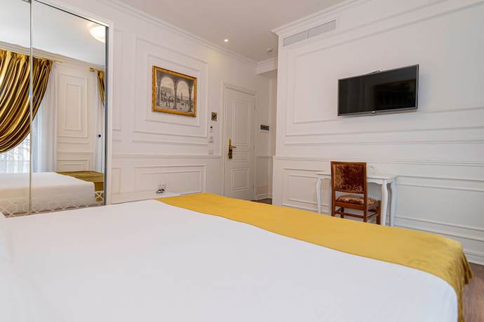 Imagen de la habitación del Hotel Eler. Foto 11