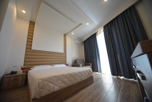 Imagen de la habitación del Hotel Elesio. Foto 6