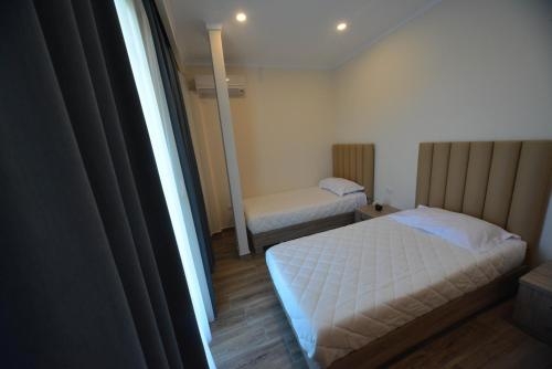 Imagen de la habitación del Hotel Elesio. Foto 9