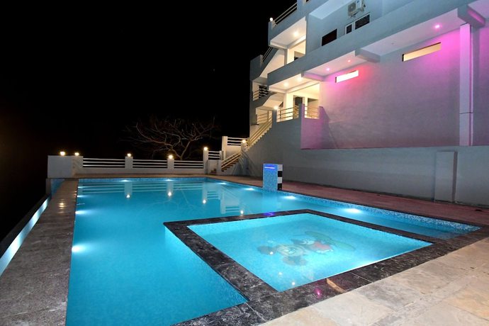 Imagen de la piscina del Hotel Elet Prima- A Luxury Boutique Resort. Foto 8