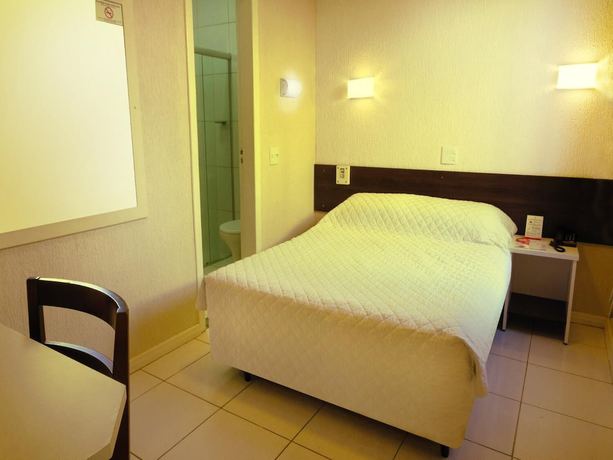 Imagen de la habitación del Hotel Elevado. Foto 6