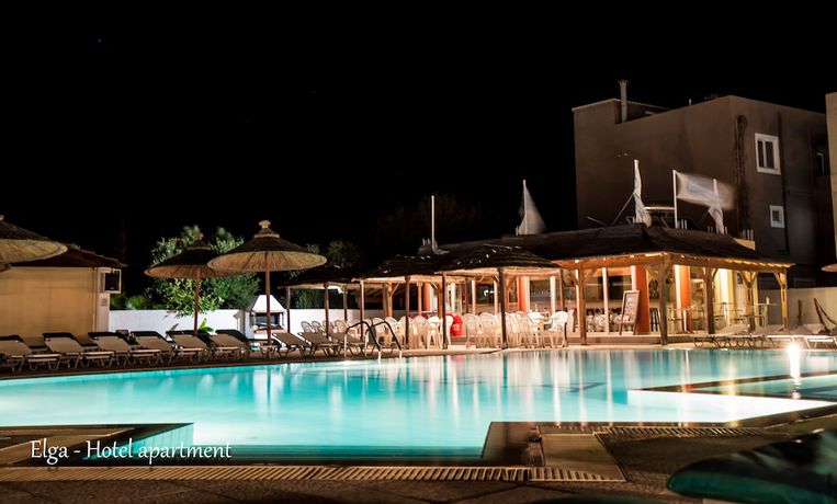 Imagen de la piscina del Hotel Elga. Foto 17