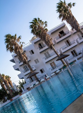 Imagen de la piscina del Hotel Elga. Foto 20