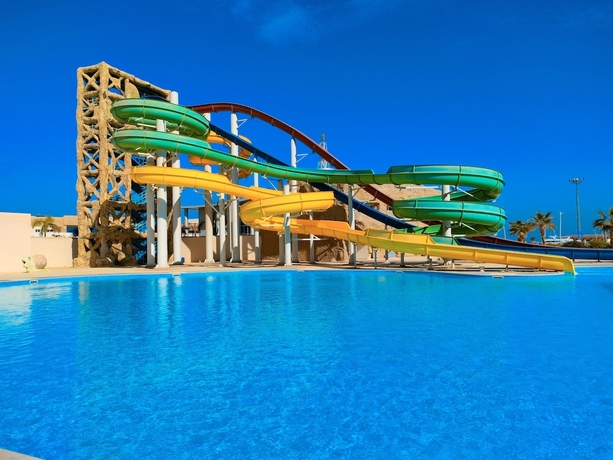 Imagen de la piscina del Hotel Elgalala Aqua Park. Foto 11