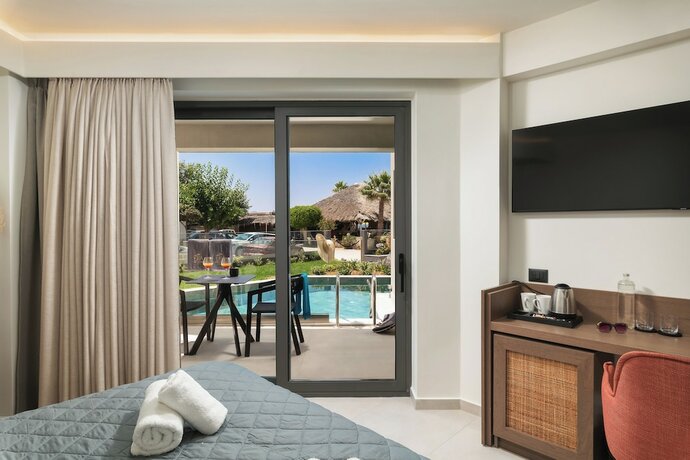 Imagen de la habitación del Hotel Elia Agia Marina Resort. Foto 16