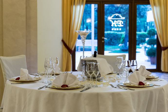 Imagen del bar/restaurante del Hotel Elia. Foto 2