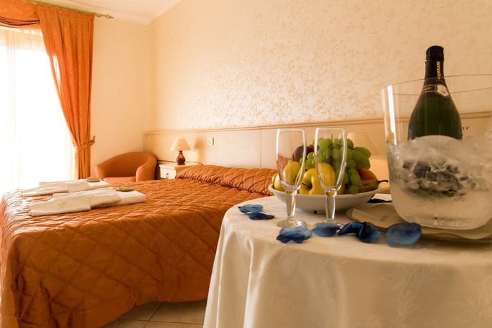 Imagen de la habitación del Hotel Elia. Foto 9