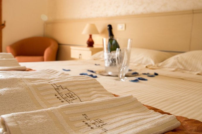 Imagen de la habitación del Hotel Elia. Foto 16