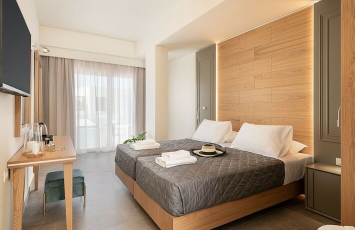 Imagen de la habitación del Hotel Elia Platanias. Foto 17