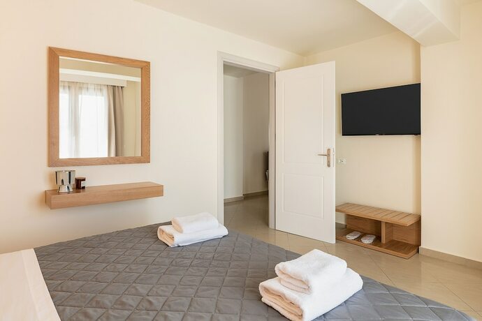 Imagen de la habitación del Hotel Elia Platanias. Foto 18