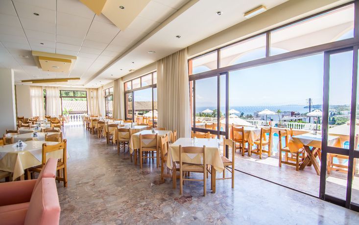 Imagen del bar/restaurante del Hotel Eliana, Dassia. Foto 2