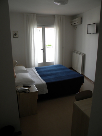 Imagen de la habitación del Hotel Eliani. Foto 12