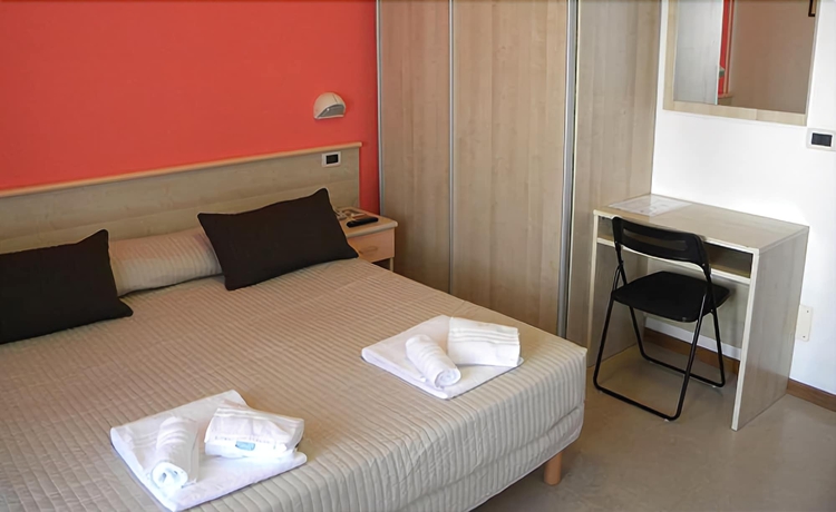 Imagen de la habitación del Hotel Eliani. Foto 15