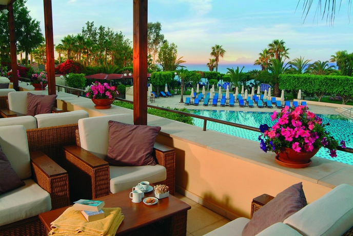 Imagen del bar/restaurante del Hotel Elias Beach. Foto 2