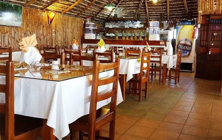 Imagen del bar/restaurante del Hotel Elicio\'S. Foto 4