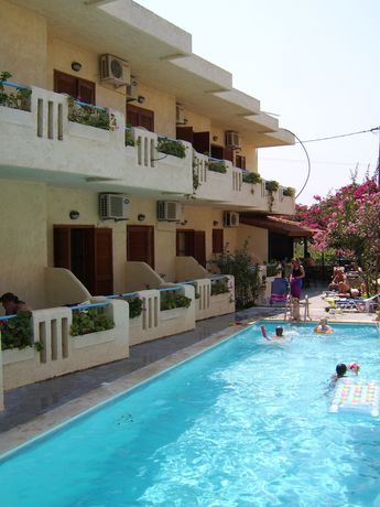 Imagen de la piscina del Hotel Elida. Foto 19