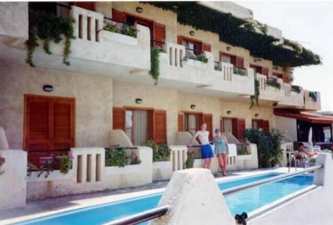 Imagen de la piscina del Hotel Elida. Foto 20