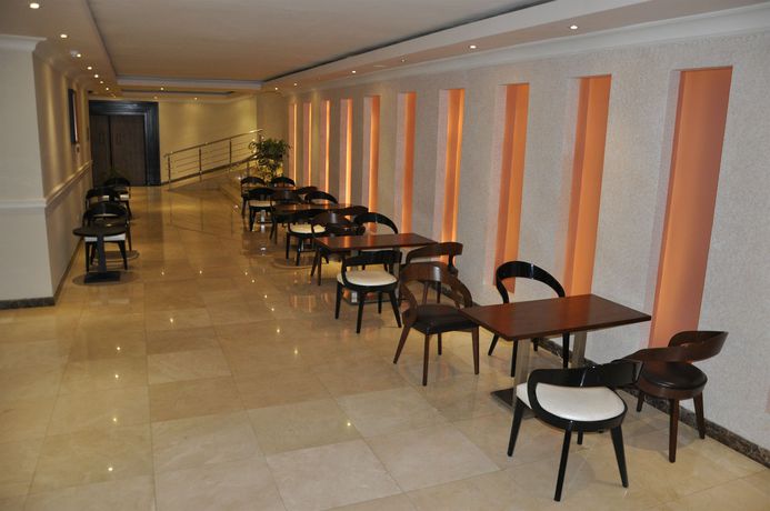 Imagen de los interiores del Hotel Elilly International. Foto 9
