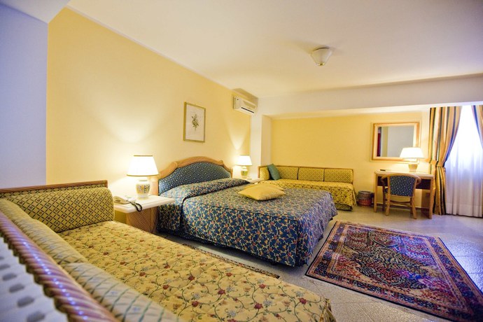 Imagen de la habitación del Hotel Elimo. Foto 6