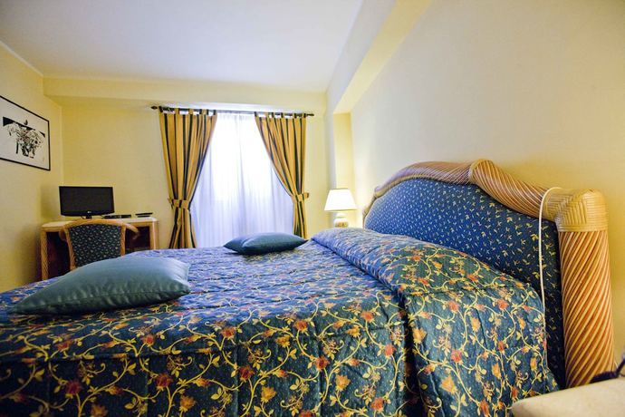 Imagen de la habitación del Hotel Elimo. Foto 15