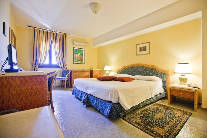 Imagen de la habitación del Hotel Elimo. Foto 16