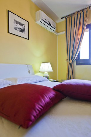 Imagen de la habitación del Hotel Elimo. Foto 17