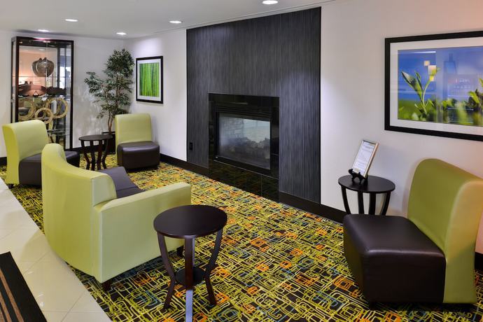Imagen de los interiores del Hotel Elimwood. Foto 14