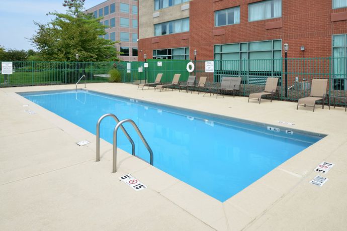 Imagen de la piscina del Hotel Elimwood. Foto 20