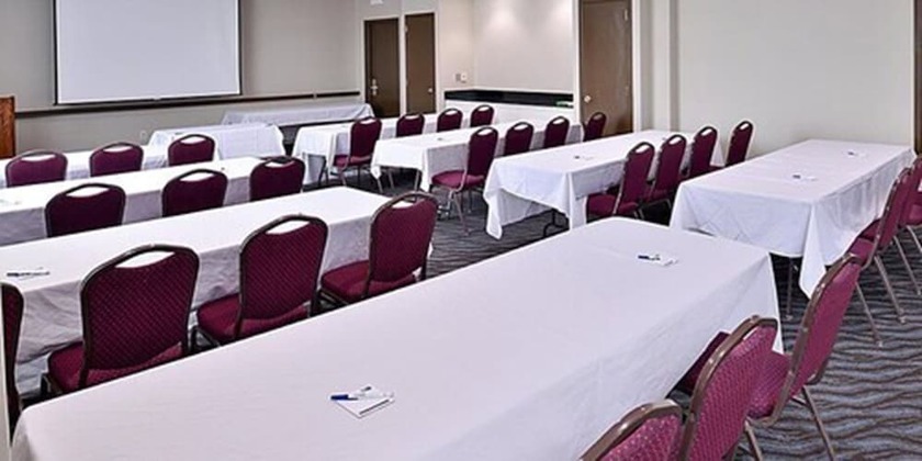 Imagen de los interiores del Hotel Elimwood. Foto 18