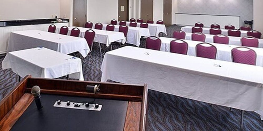 Imagen de los interiores del Hotel Elimwood. Foto 19