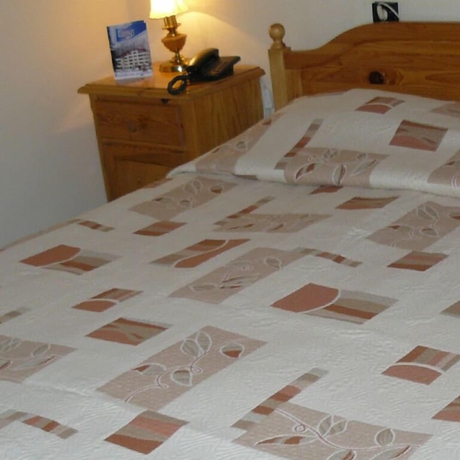 Imagen de la habitación del Hotel Elina. Foto 9