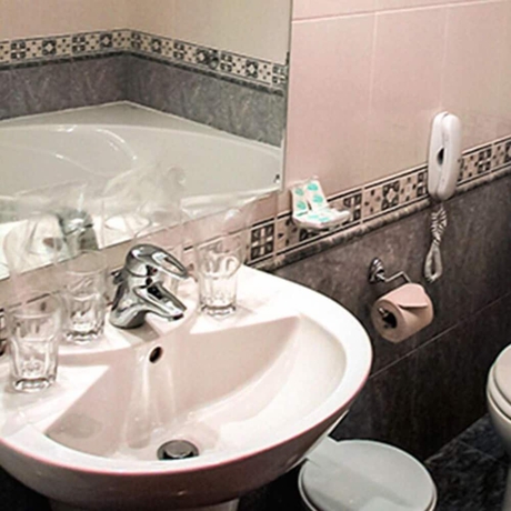 Imagen de la habitación del Hotel Elina. Foto 13