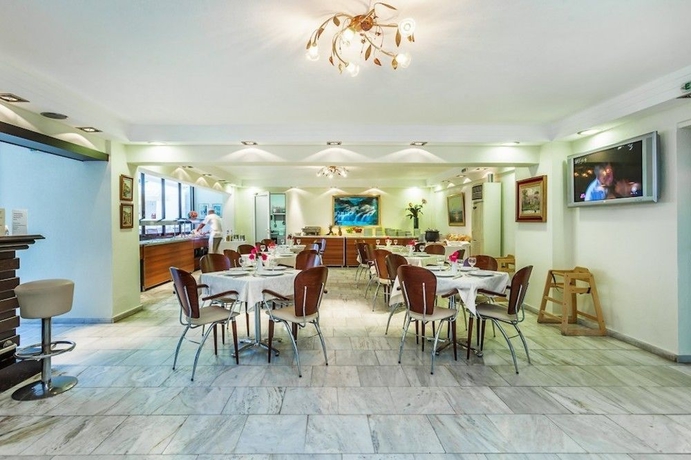 Imagen del bar/restaurante del Hotel Elinotel Polis. Foto 4