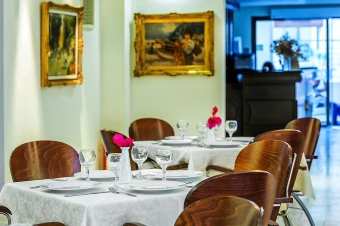 Imagen del bar/restaurante del Hotel Elinotel Polis. Foto 6