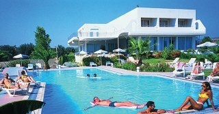 Imagen de la piscina del Hotel Elioula. Foto 2